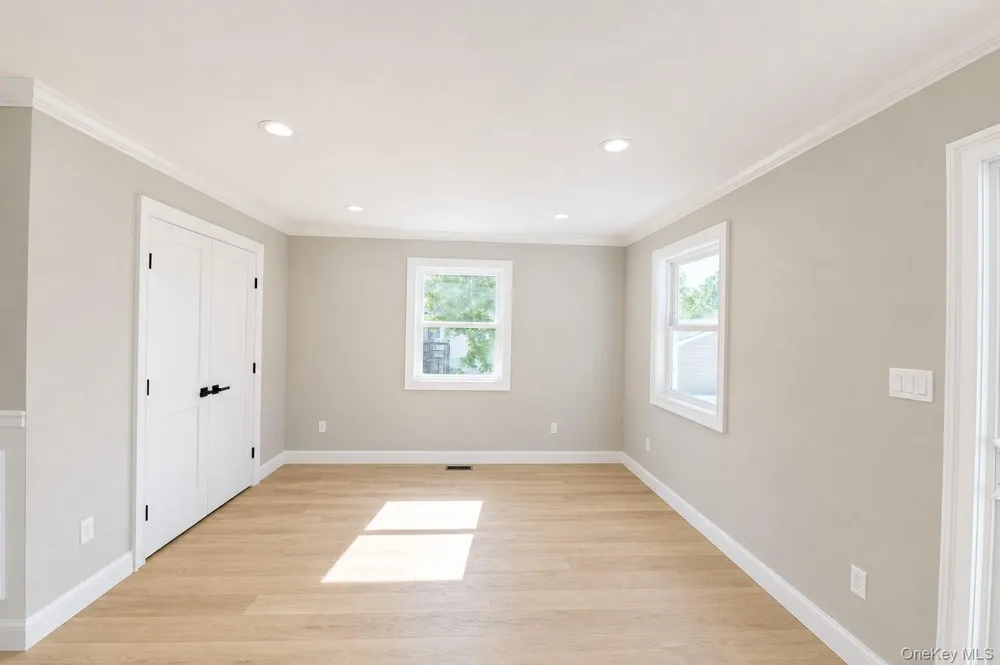 1316 R STREET Elmont, NY 11003