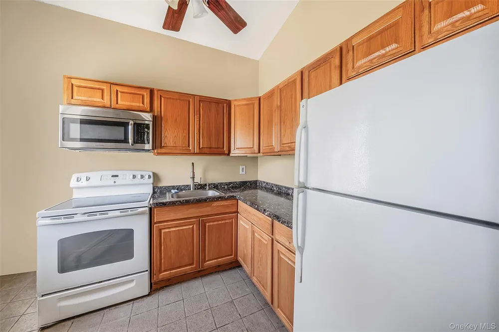 2397 union blvd #8a Islip, NY 11751
