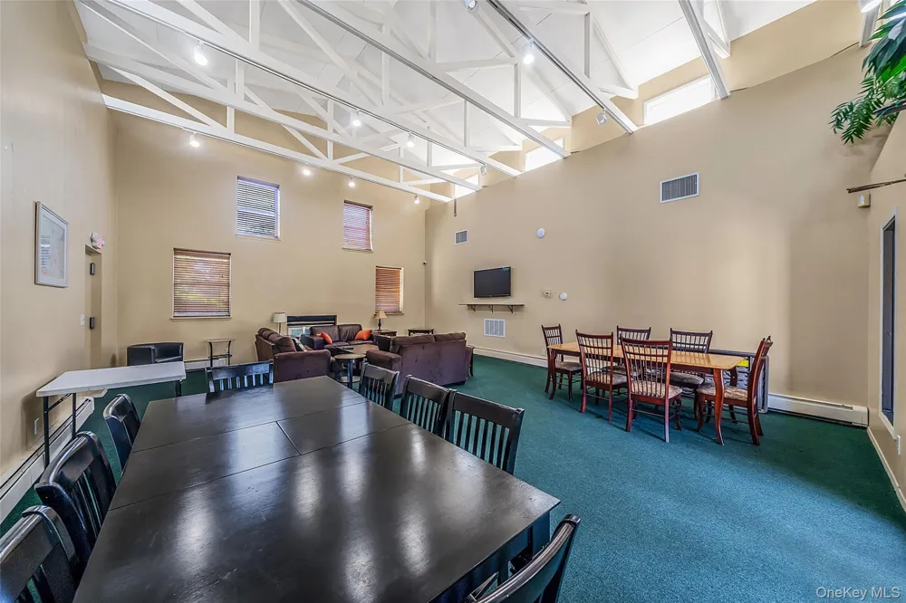 2397 union blvd #8a Islip, NY 11751