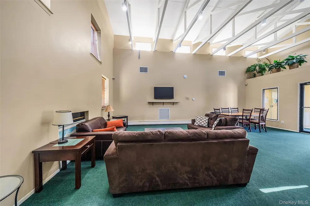2397 union blvd #8a Islip, NY 11751