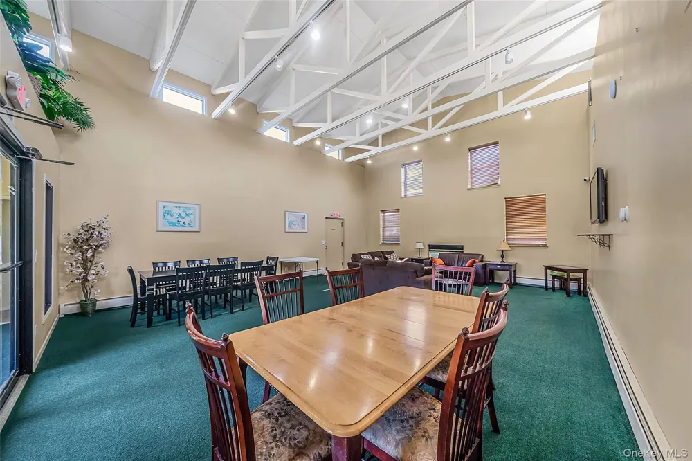 2397 union blvd #8a Islip, NY 11751