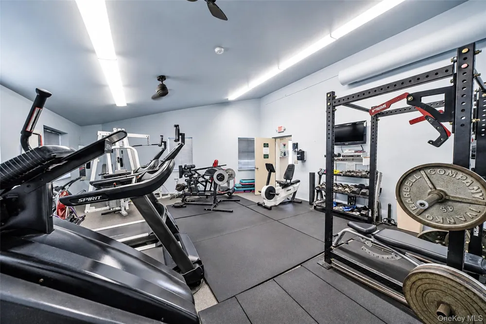 2397 union blvd #8a Islip, NY 11751