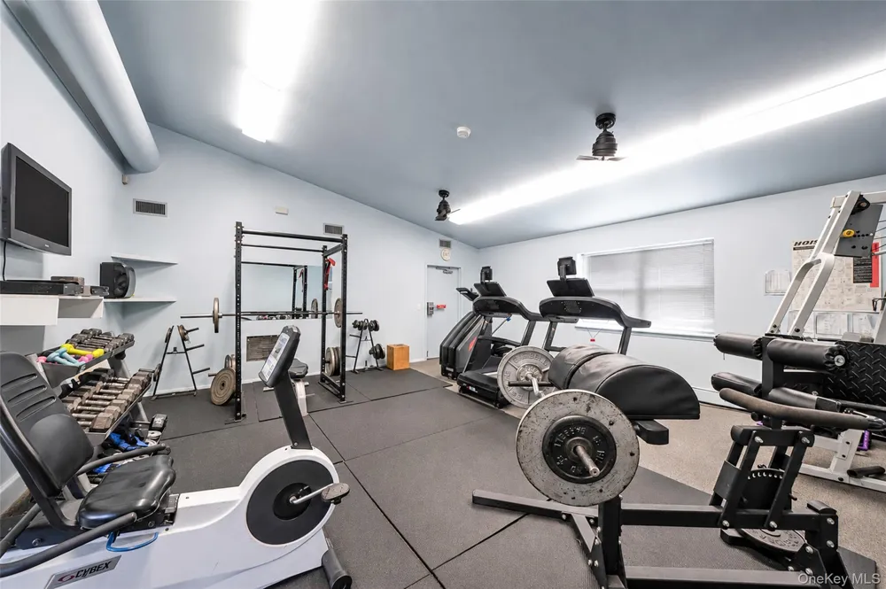 2397 union blvd #8a Islip, NY 11751