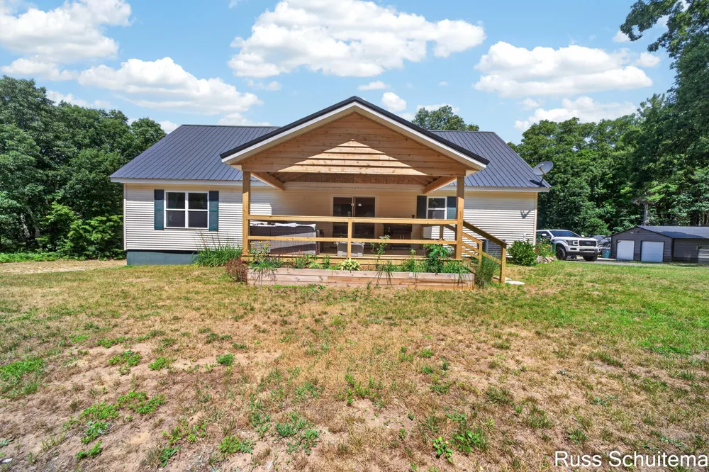 11508 Nichols Road Holton, MI 49425