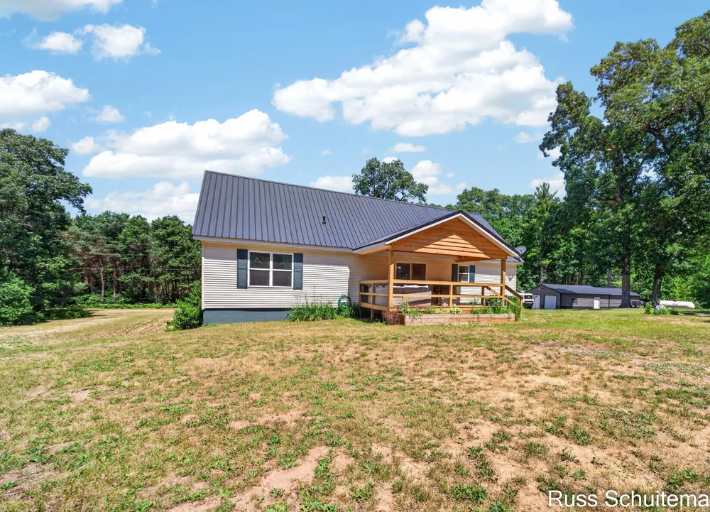 11508 Nichols Road Holton, MI 49425