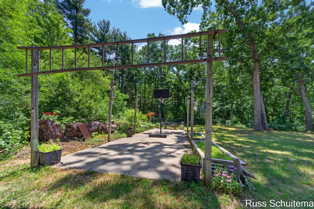 11508 Nichols Road Holton, MI 49425