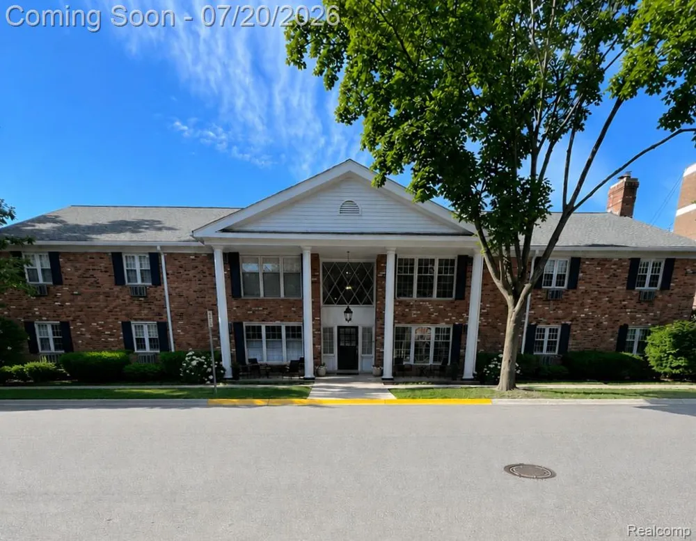 555 Townsend Street #203 Birmingham City, MI 48009