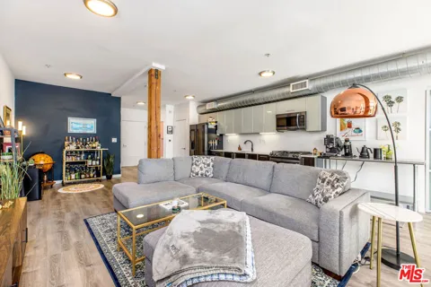 4215 Glencoe Avenue #206