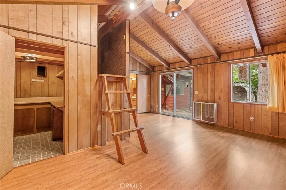 1056 Lark Wrightwood, CA 92397