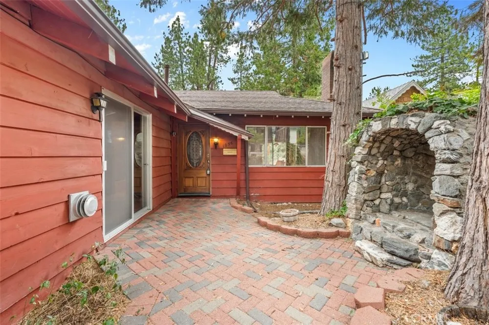 1056 Lark Wrightwood, CA 92397