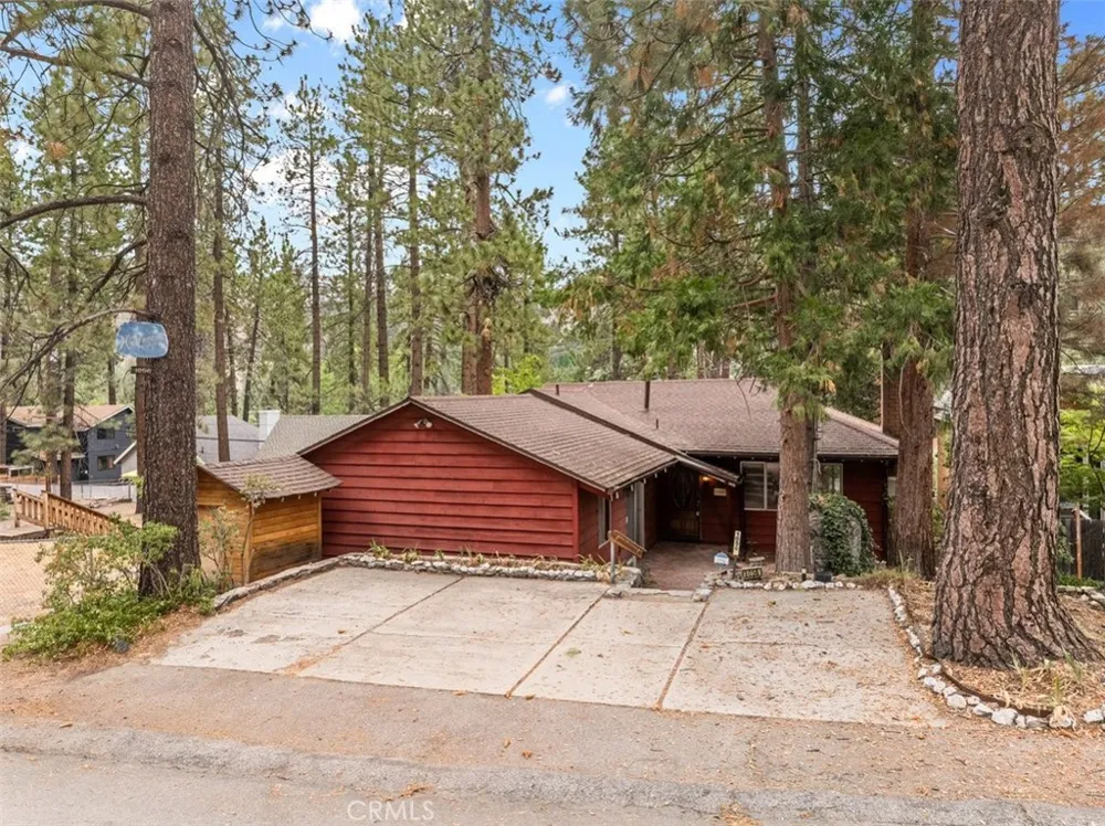 1056 Lark Wrightwood, CA 92397