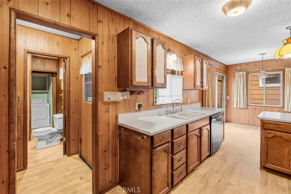1056 Lark Wrightwood, CA 92397