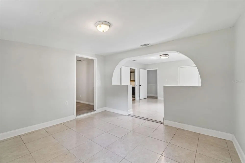 5712 20TH AVENUE S Tampa, FL 33619
