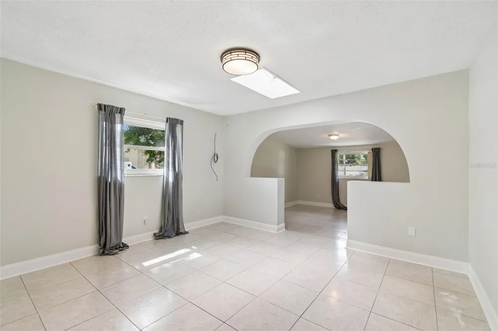5712 20TH AVENUE S Tampa, FL 33619