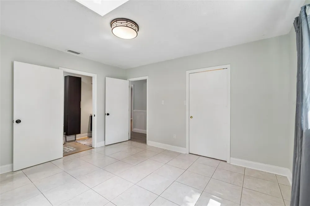 5712 20TH AVENUE S Tampa, FL 33619