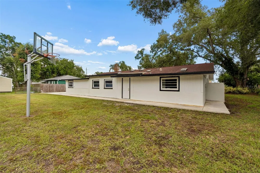 5712 20TH AVENUE S Tampa, FL 33619