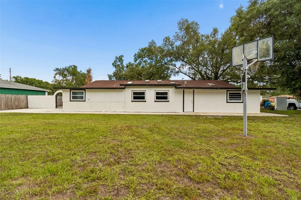 5712 20TH AVENUE S Tampa, FL 33619