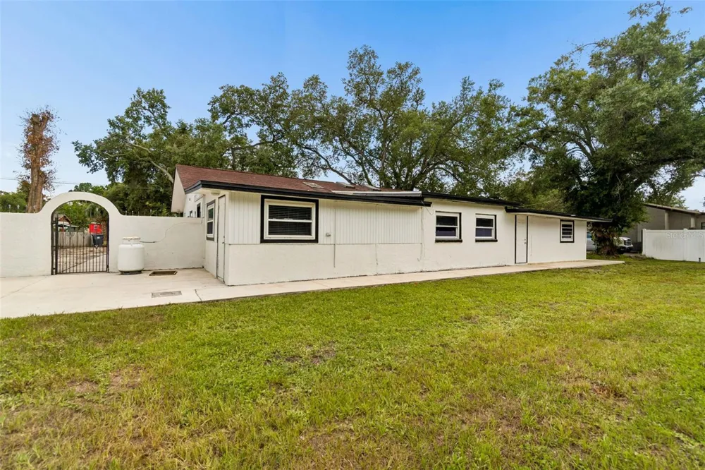 5712 20TH AVENUE S Tampa, FL 33619