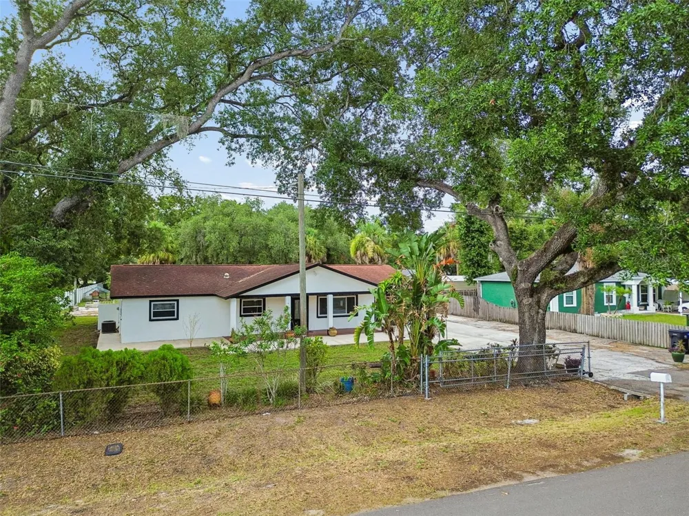 5712 20TH AVENUE S Tampa, FL 33619