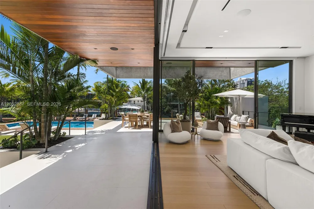 1420 W 23rd St Miami Beach, FL 33140