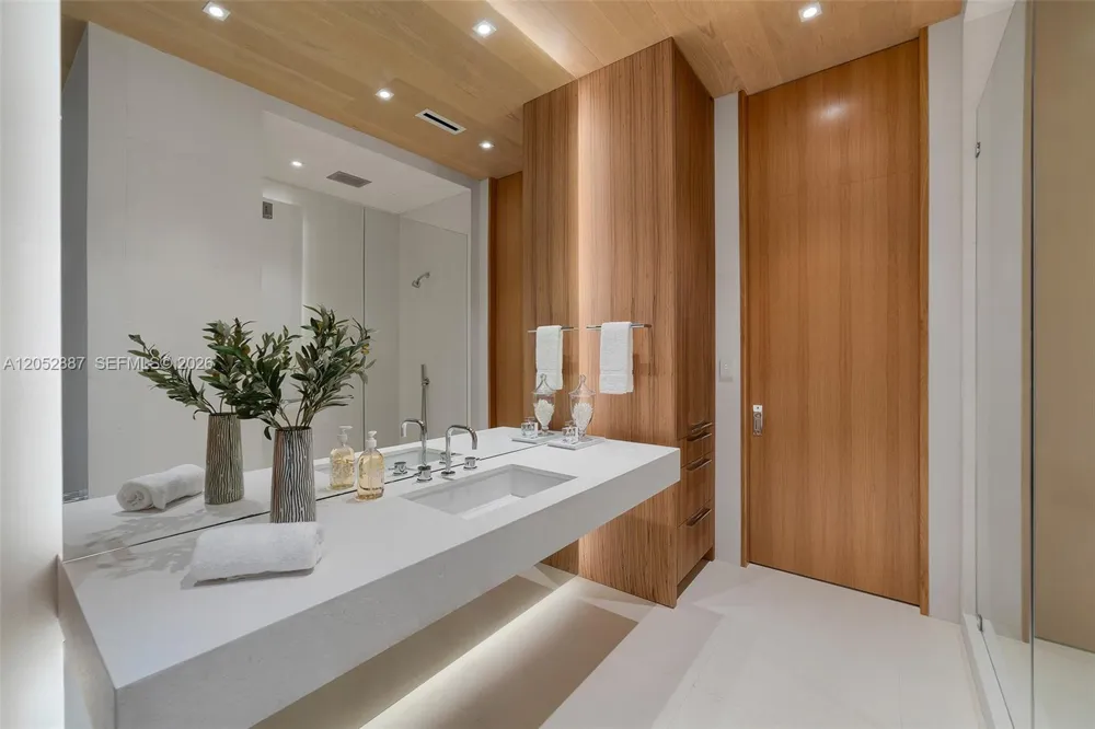 1420 W 23rd St Miami Beach, FL 33140