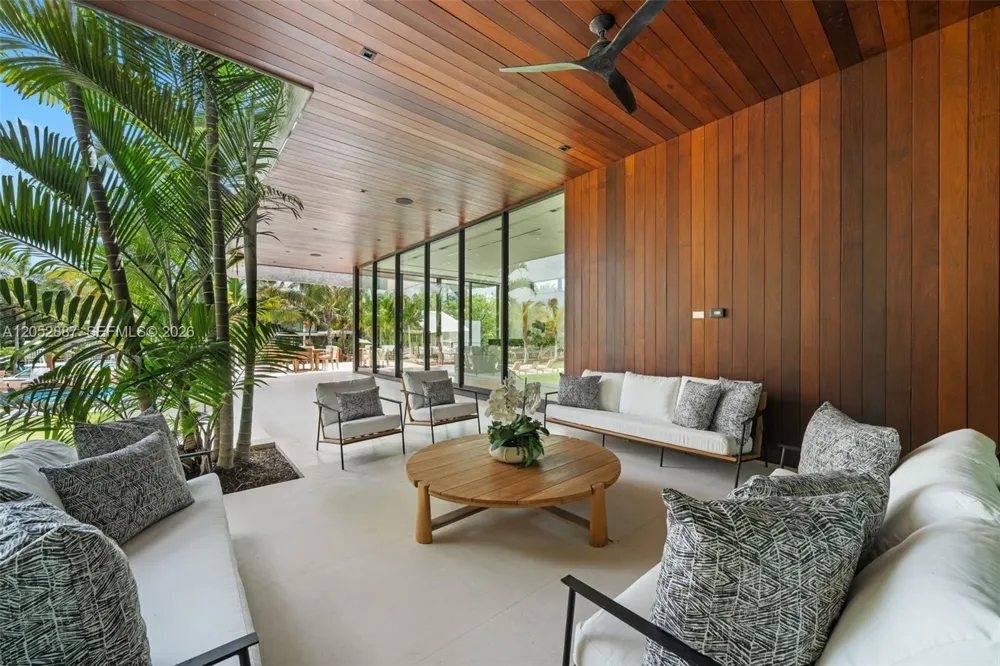 1420 W 23rd St Miami Beach, FL 33140