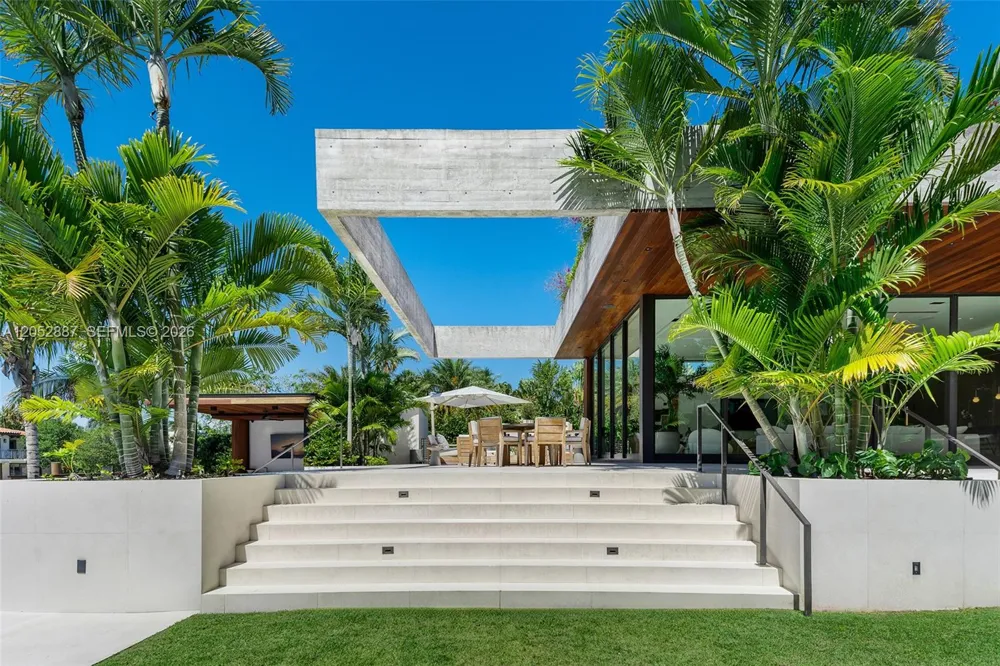 1420 W 23rd St Miami Beach, FL 33140
