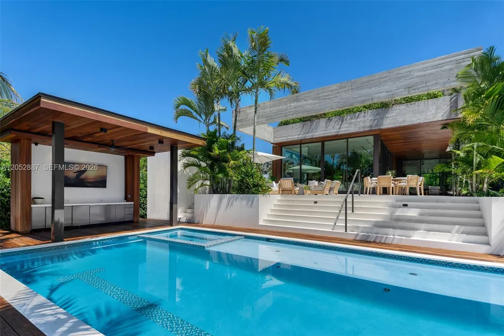 1420 W 23rd St Miami Beach, FL 33140