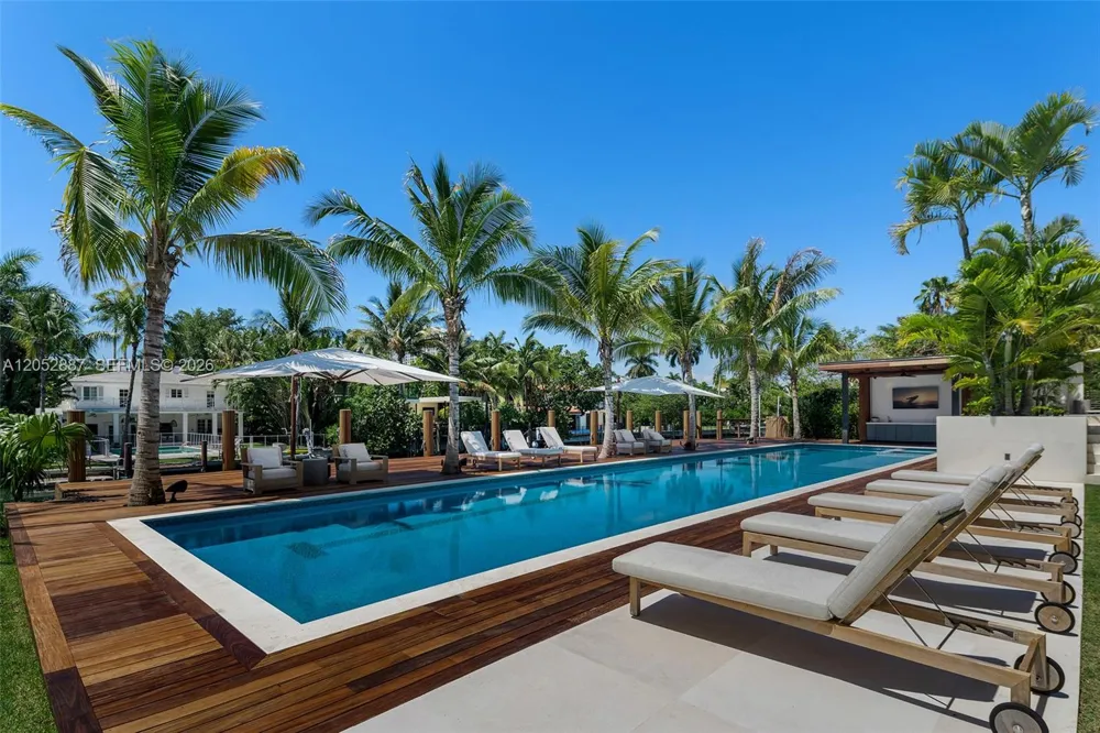 1420 W 23rd St Miami Beach, FL 33140