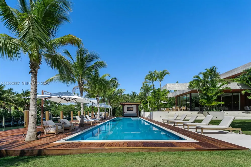 1420 W 23rd St Miami Beach, FL 33140