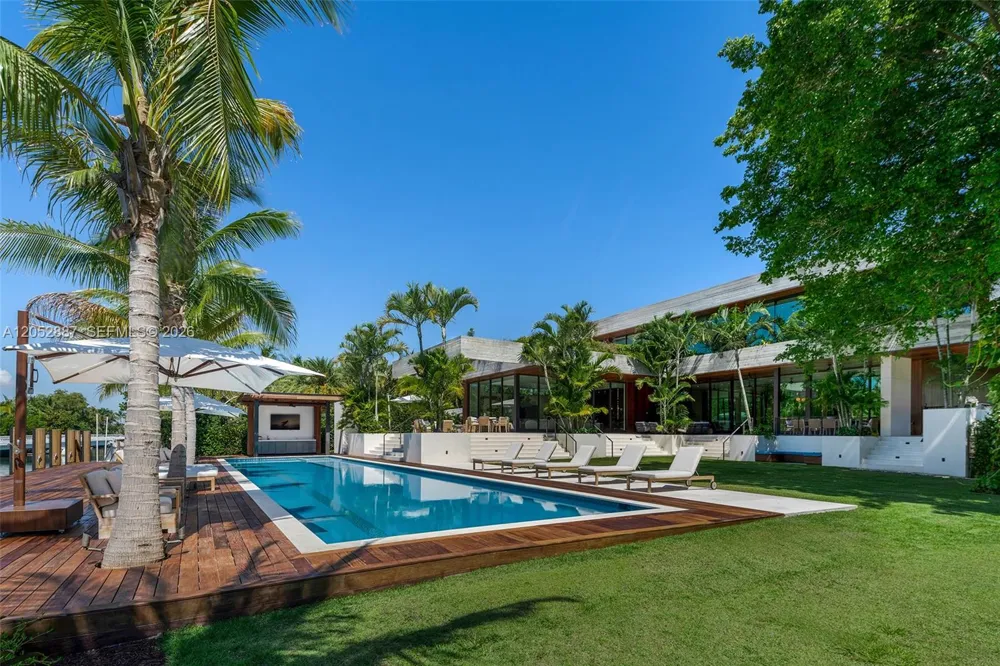 1420 W 23rd St Miami Beach, FL 33140