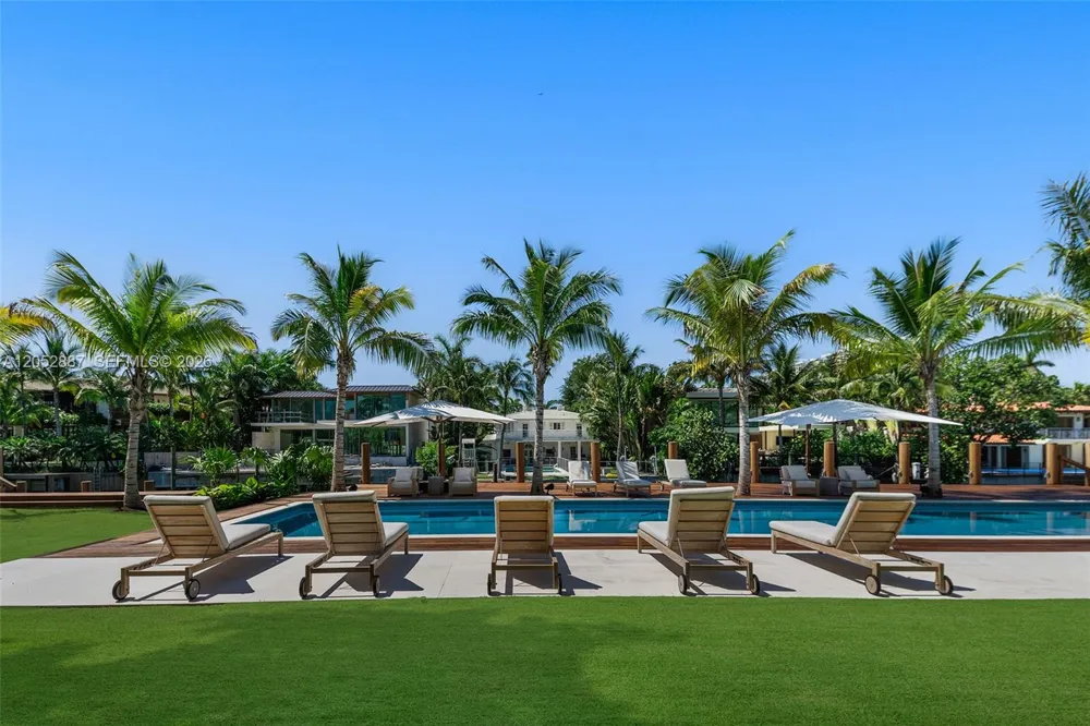 1420 W 23rd St Miami Beach, FL 33140