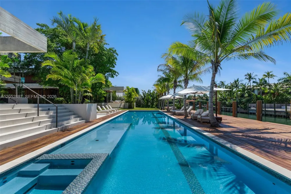 1420 W 23rd St Miami Beach, FL 33140