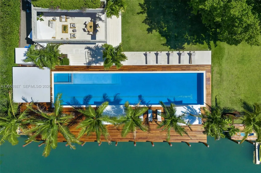 1420 W 23rd St Miami Beach, FL 33140