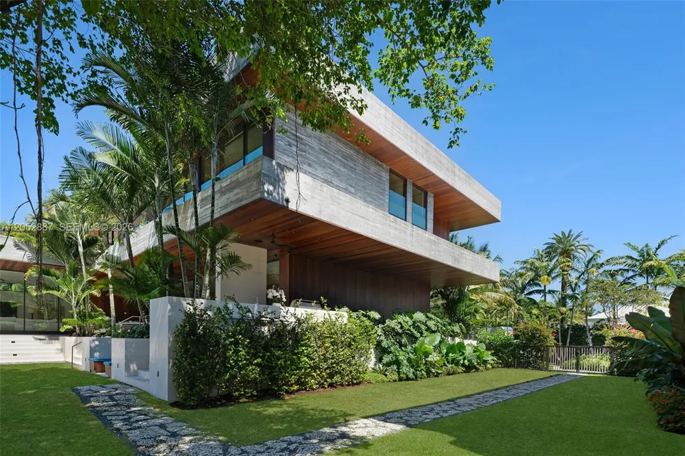 1420 W 23rd St Miami Beach, FL 33140