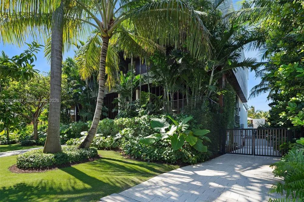 1420 W 23rd St Miami Beach, FL 33140