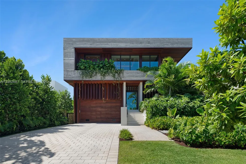 1420 W 23rd St Miami Beach, FL 33140