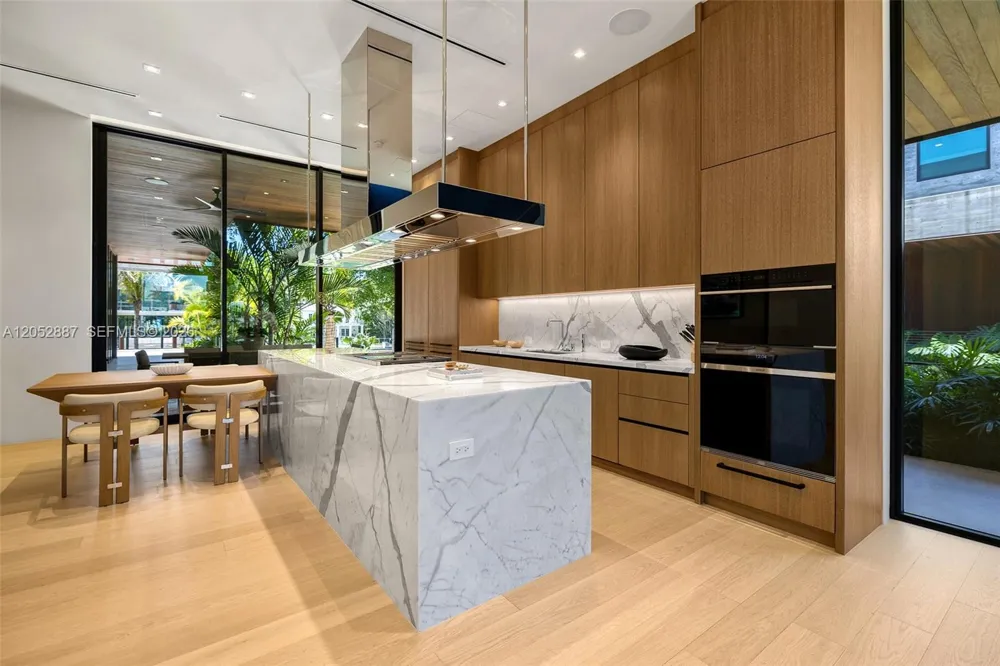 1420 W 23rd St Miami Beach, FL 33140