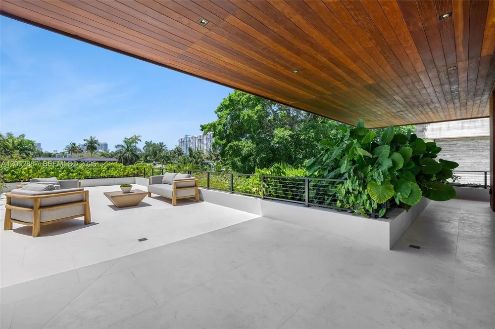 1420 W 23rd St Miami Beach, FL 33140