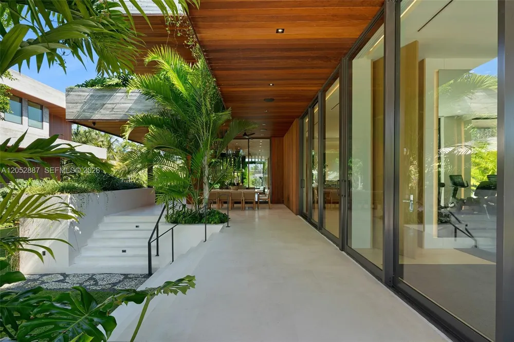1420 W 23rd St Miami Beach, FL 33140