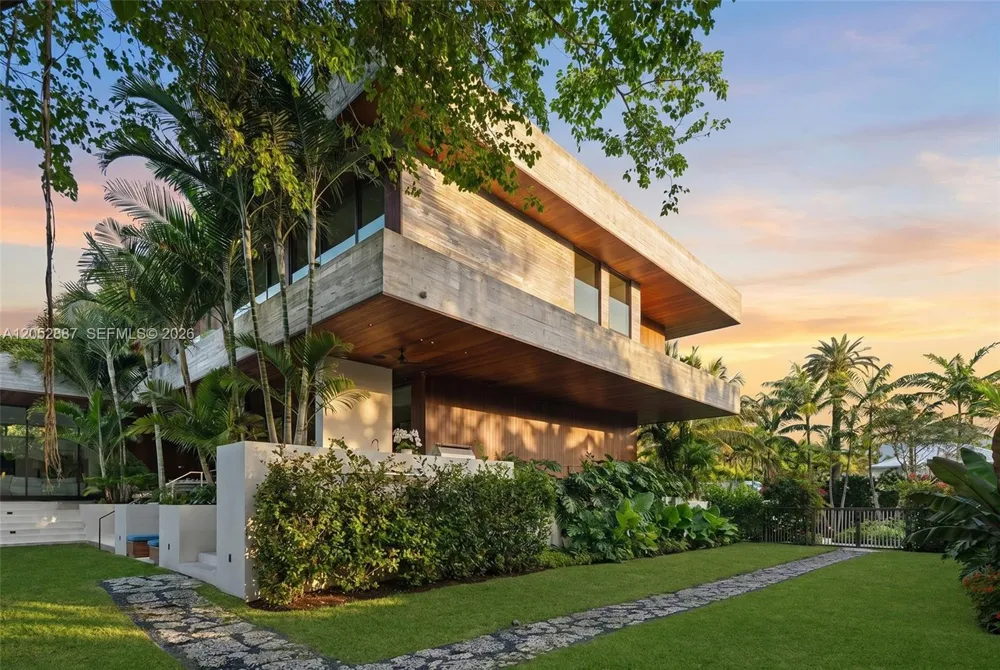 1420 W 23rd St Miami Beach, FL 33140
