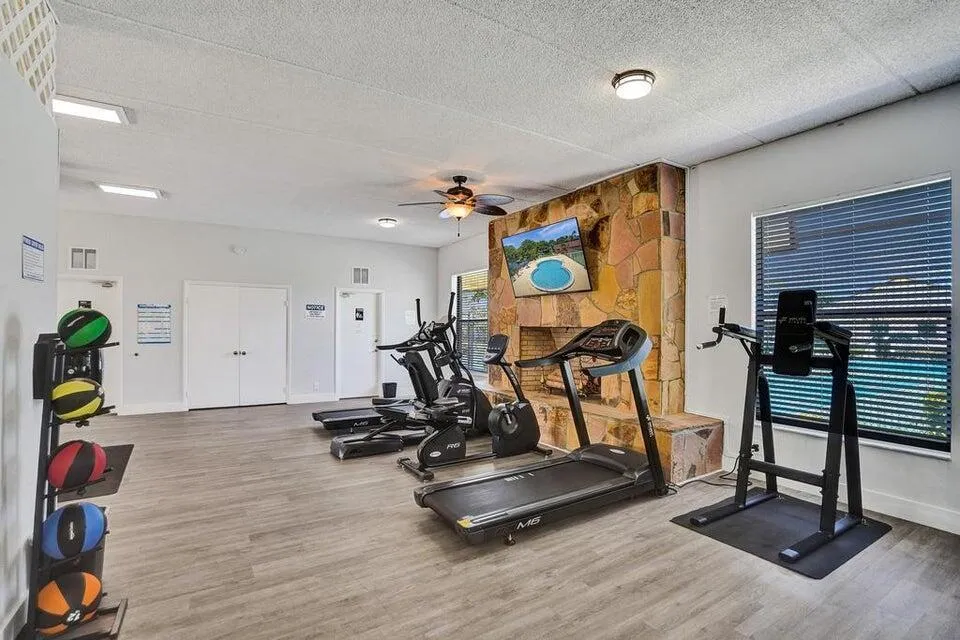 22 Springdale Circle Palm Springs, FL 33461