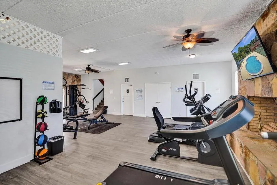 22 Springdale Circle Palm Springs, FL 33461