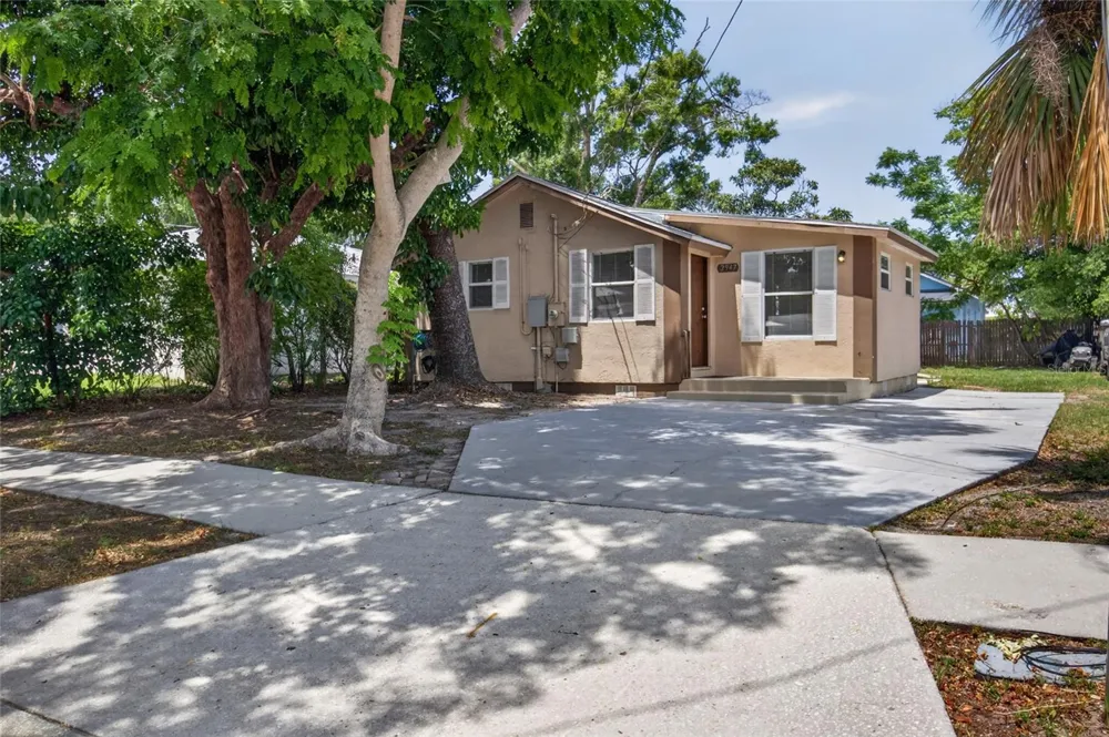 2947 GILLESPIE AVENUE Sarasota, FL 34234