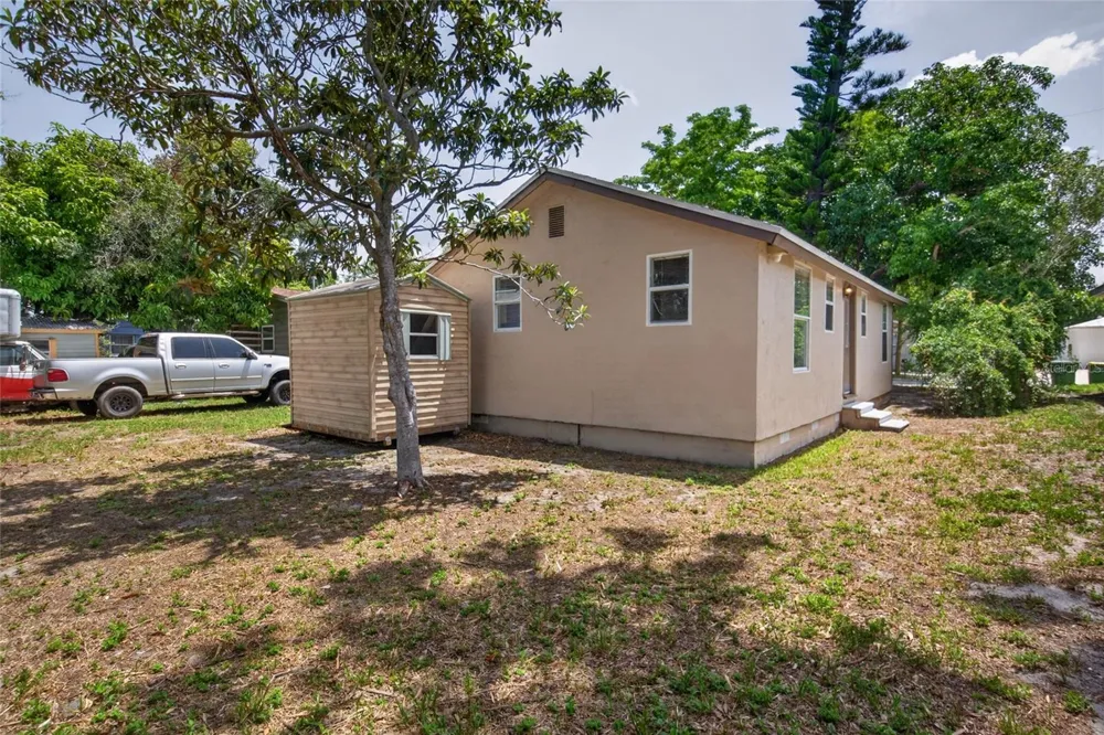 2947 GILLESPIE AVENUE Sarasota, FL 34234