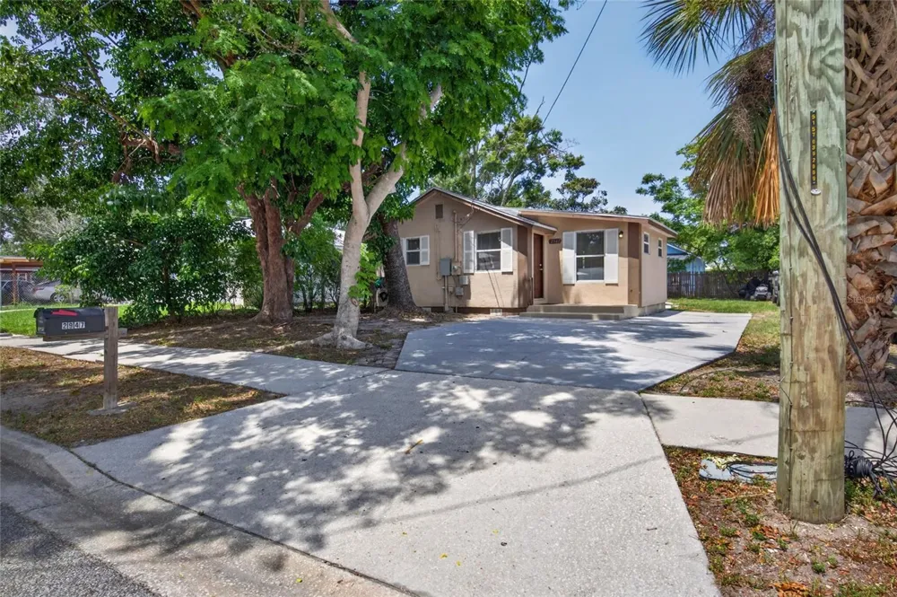 2947 GILLESPIE AVENUE Sarasota, FL 34234