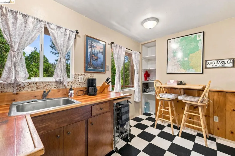 26457 Crystal Rd Long Barn, CA 95335