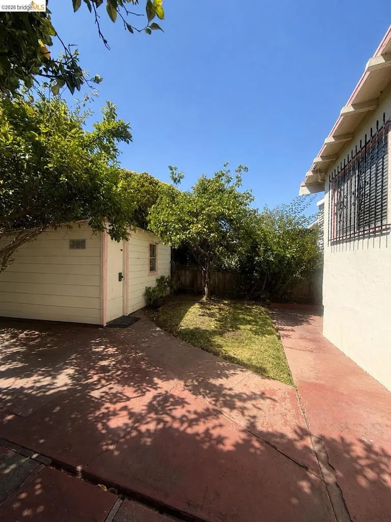 1862 66Th Ave Oakland, CA 94621