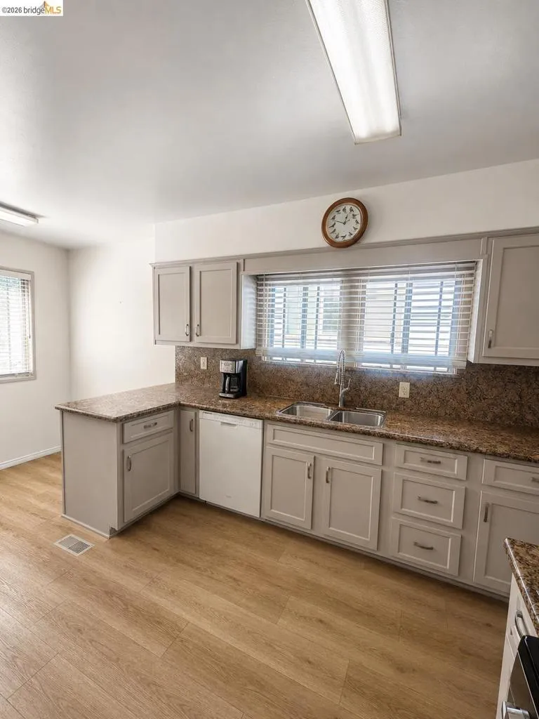1862 66Th Ave Oakland, CA 94621