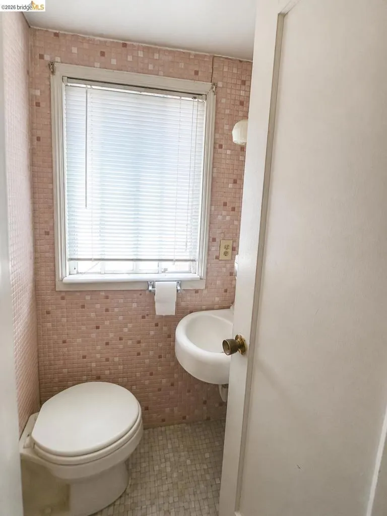 1862 66Th Ave Oakland, CA 94621